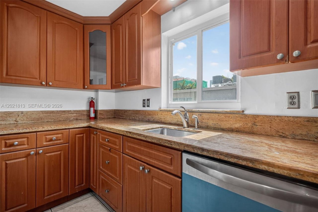 1020 94th St, Unit 301, Bay Harbor Islands, FL 33154 Photo