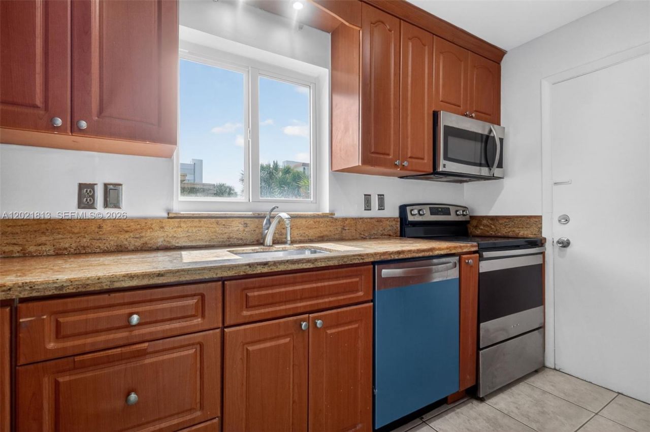 1020 94th St, Unit 301, Bay Harbor Islands, FL 33154 Photo