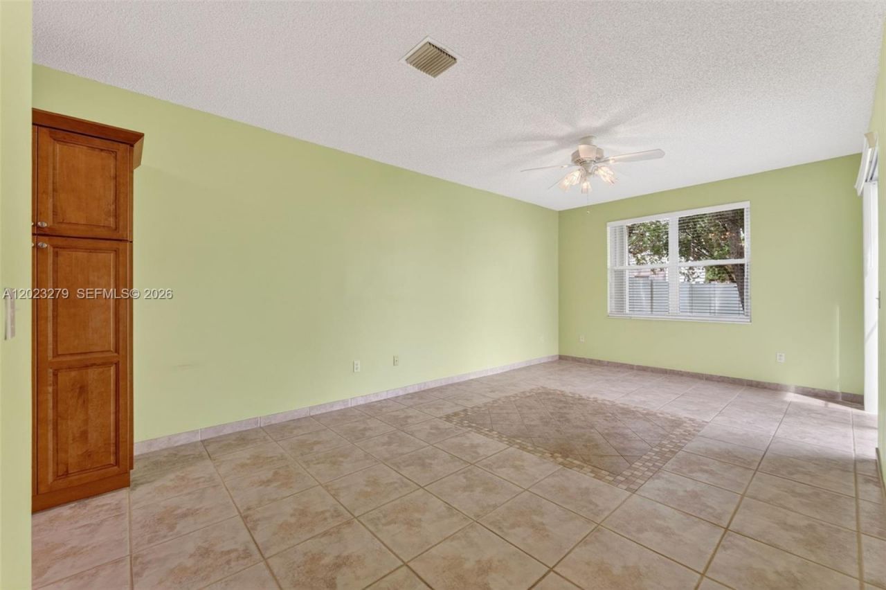 15657 NW 12th Mnr, Pembroke Pines, FL 33028 Photo