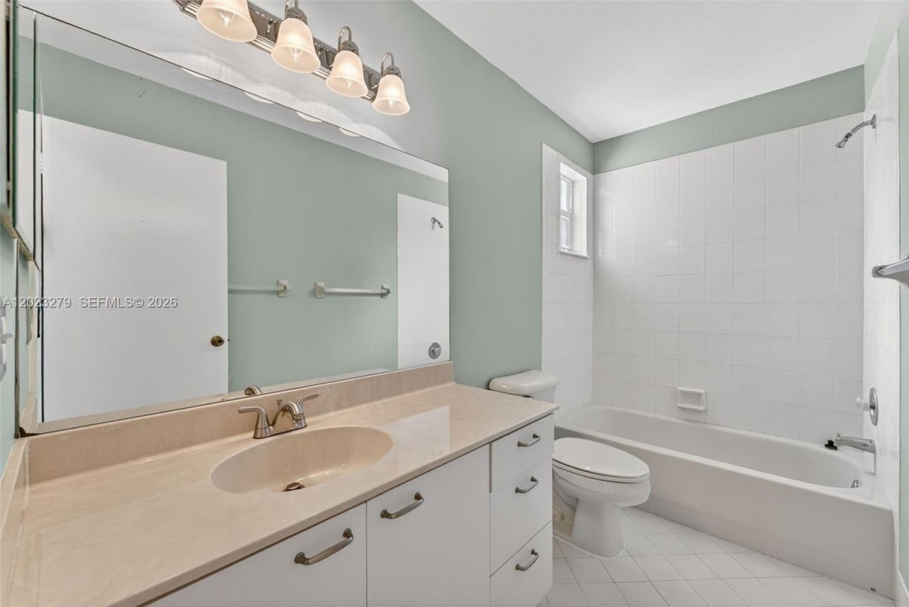 15657 NW 12th Mnr, Pembroke Pines, FL 33028 Photo