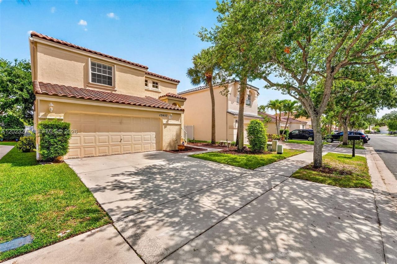 15657 NW 12th Mnr, Pembroke Pines, FL 33028 Photo