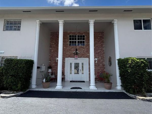 1040 Crystal Lake Dr , Unit 2, Deerfield Beach, FL 33064