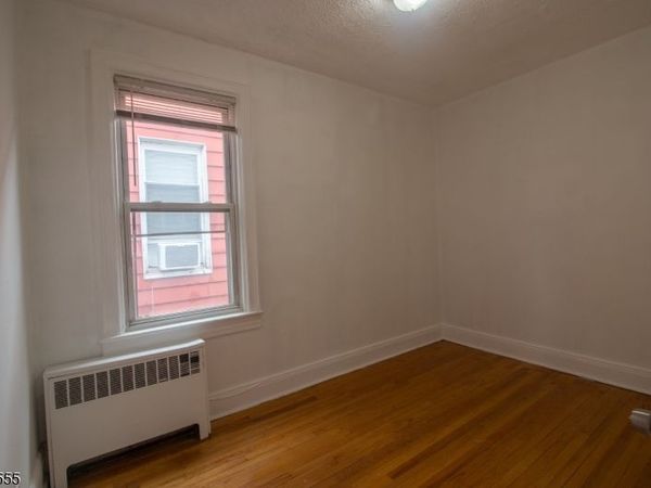 89 Van Nostrand Ave, Unit 4, Jersey, NJ 07305