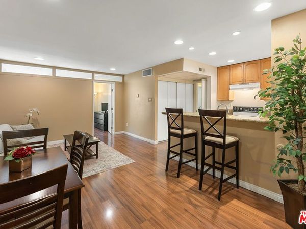 5257 Radford Avenue, Unit 103, Valley Village, CA 91607