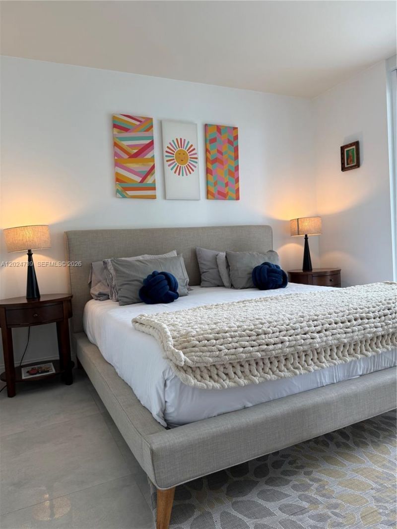 1300 Brickell Bay Dr, Unit 1007, Miami, FL 33131 Photo