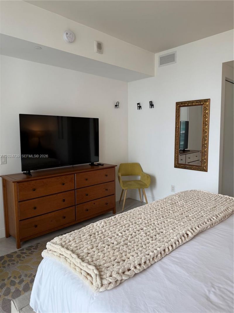 1300 Brickell Bay Dr, Unit 1007, Miami, FL 33131 Photo