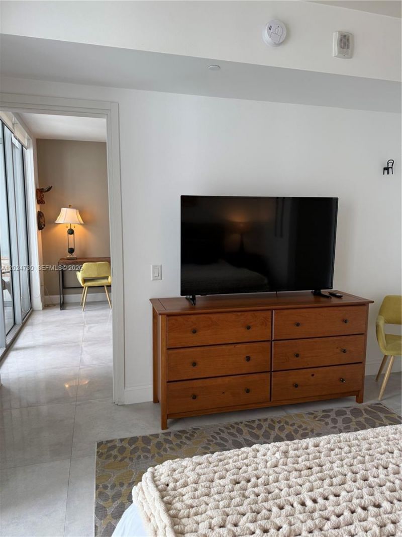 1300 Brickell Bay Dr, Unit 1007, Miami, FL 33131 Photo