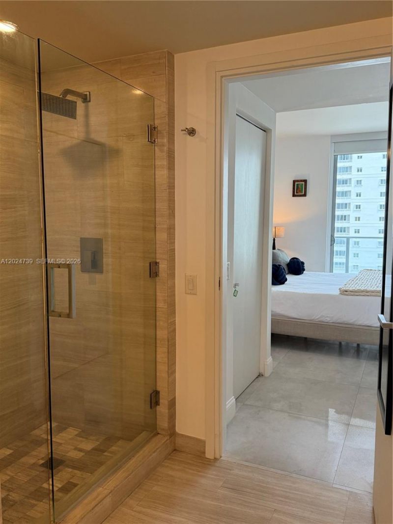 1300 Brickell Bay Dr, Unit 1007, Miami, FL 33131 Photo