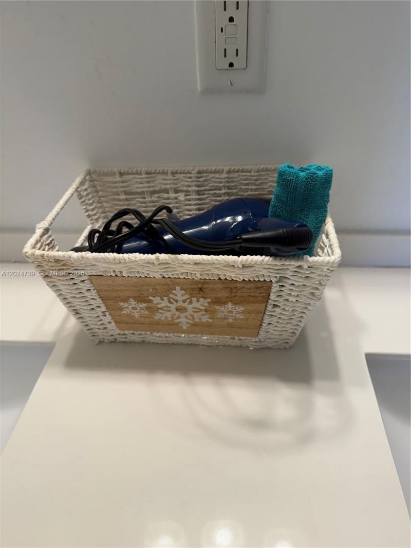 1300 Brickell Bay Dr, Unit 1007, Miami, FL 33131 Photo