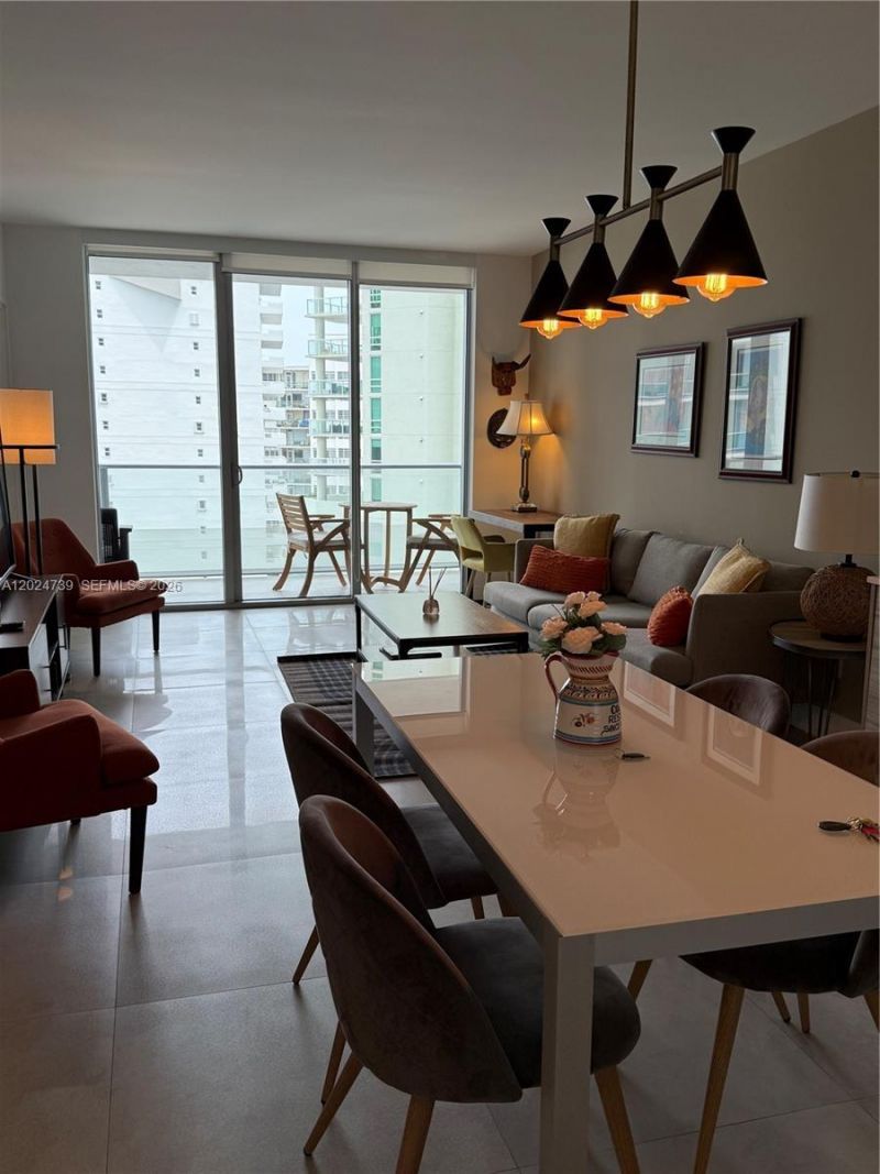1300 Brickell Bay Dr, Unit 1007, Miami, FL 33131 Photo