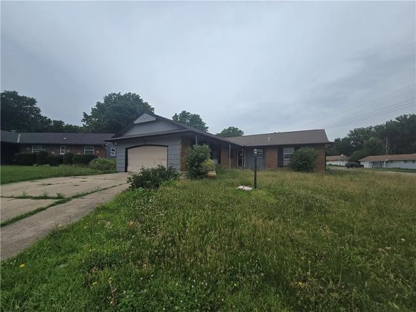 8700 Ford Avenue, Raytown, MO 64138