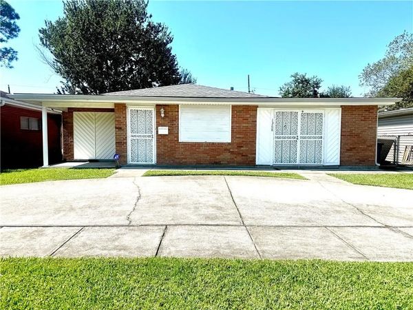 1368 MAPLEWOOD Drive , Harvey, LA 70058