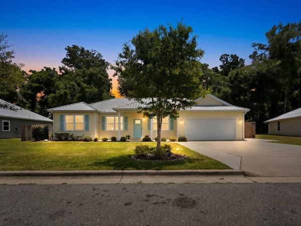 9106 MaryAnn Dr, Fanning Springs, FL 32693