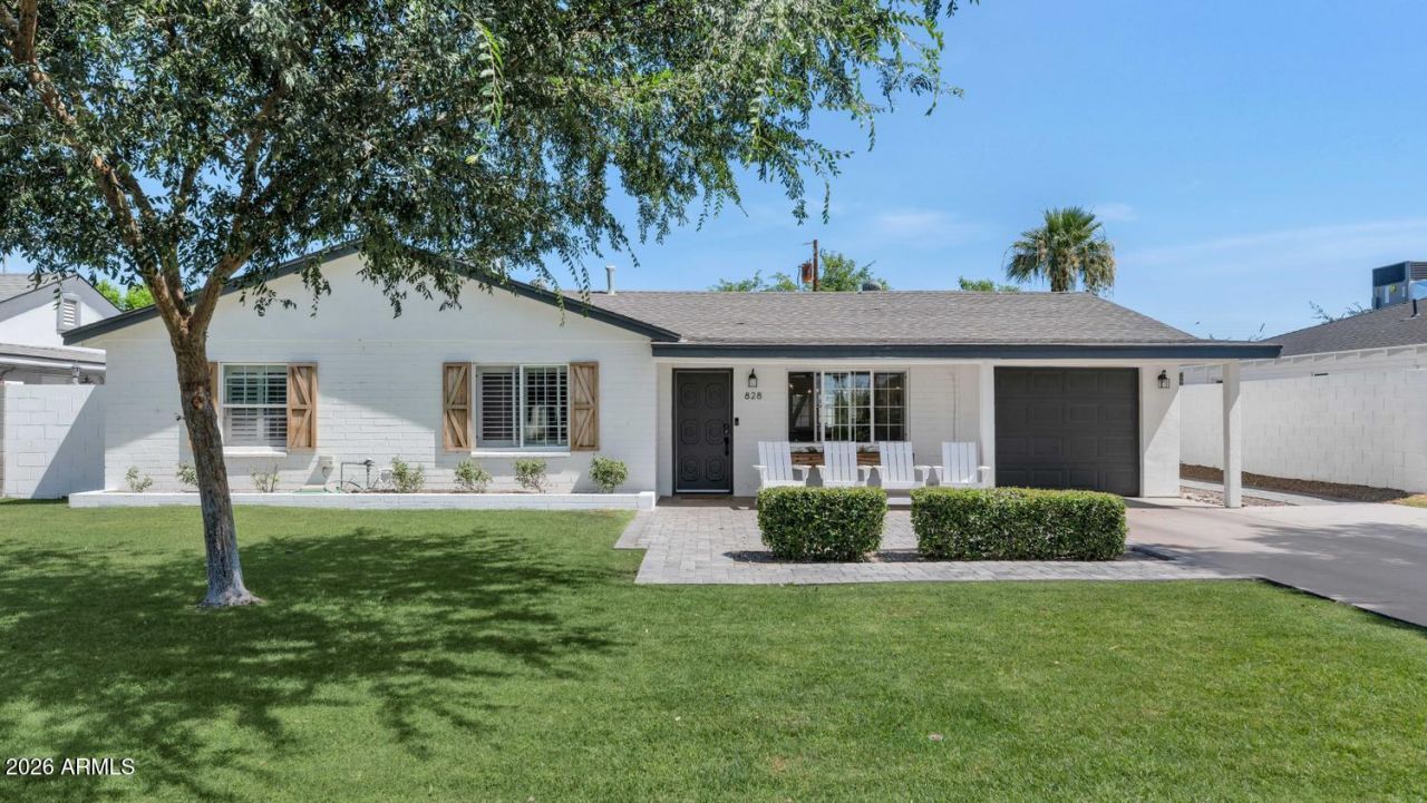 828 E Myrtle Avenue, Phoenix, AZ 85020 Main Photo