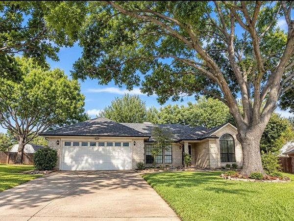 2 Hastings Court, Mansfield, TX 76063