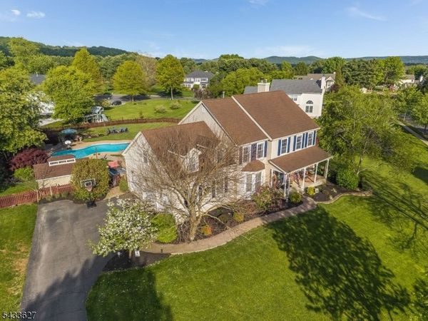 15 Foxwood Ln, Lopatcong, NJ 08865