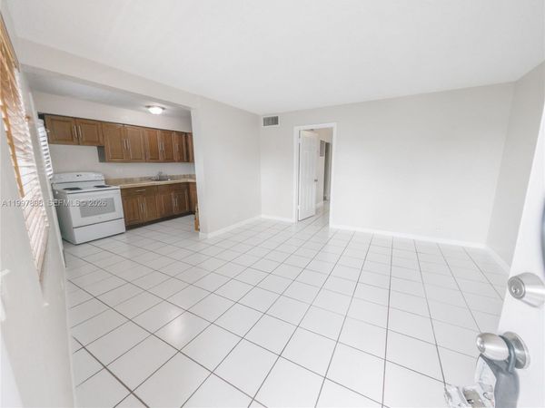 1610 NW N River Dr, Unit 204, Miami, FL 33125