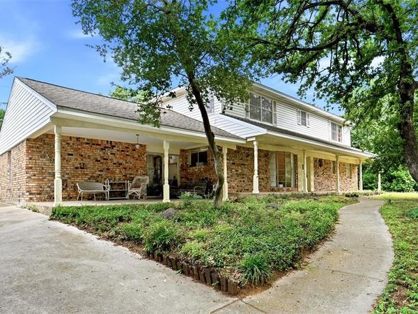 2105 Camelot Drive, Grapevine, TX 76051