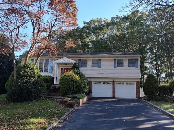 160 Atlantic Place , Hauppauge, NY 11788
