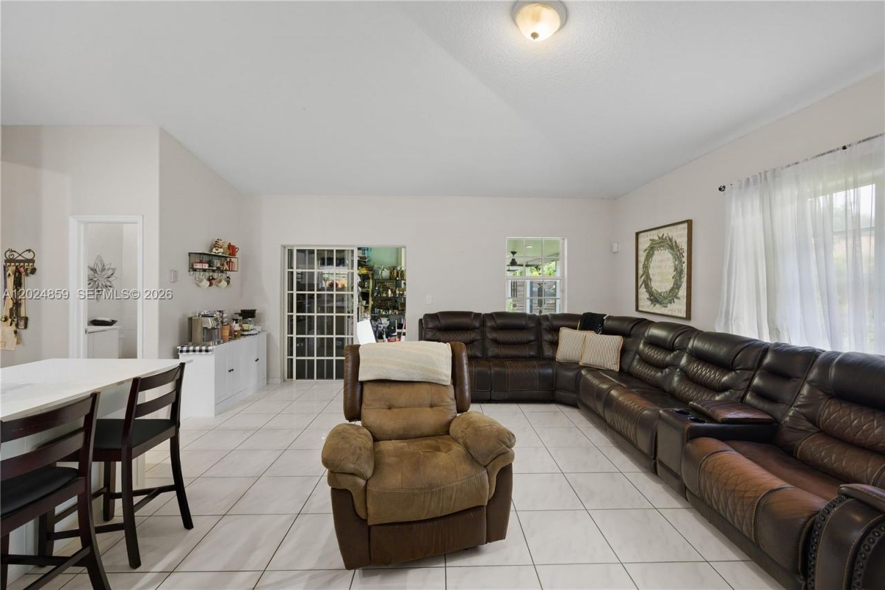 7831 NW 160th Ter, Miami Lakes, FL 33016 Photo