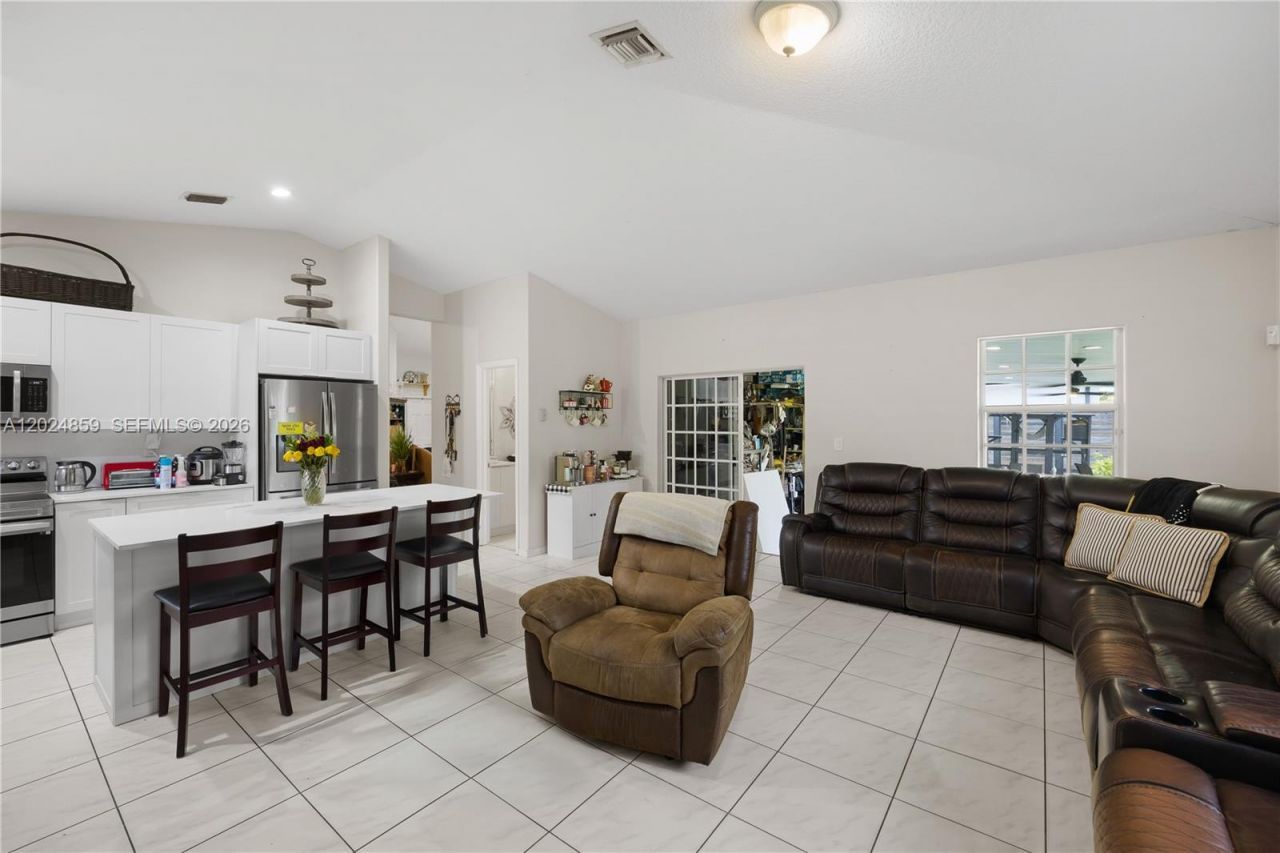 7831 NW 160th Ter, Miami Lakes, FL 33016 Photo