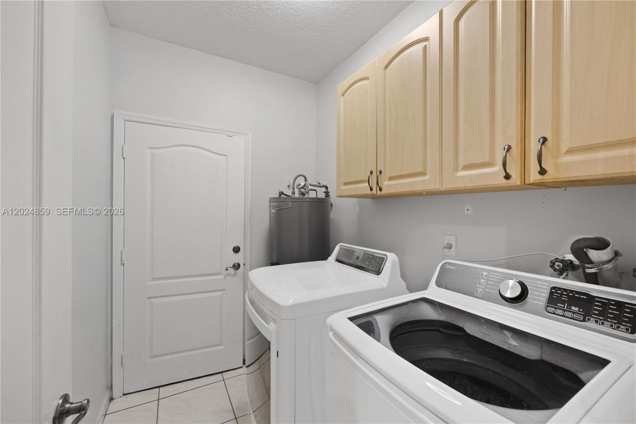 7831 NW 160th Ter, Miami Lakes, FL 33016 Photo