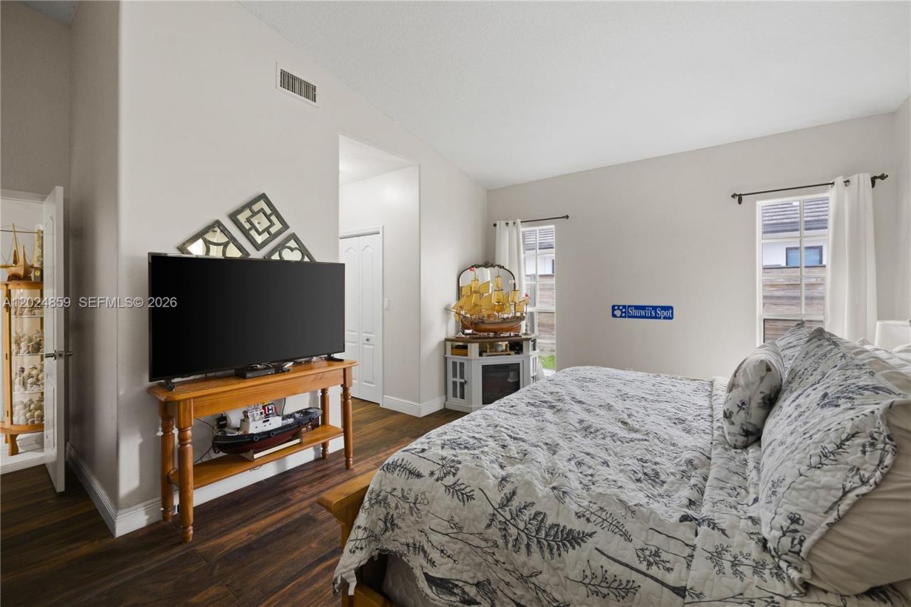 7831 NW 160th Ter, Miami Lakes, FL 33016 Photo