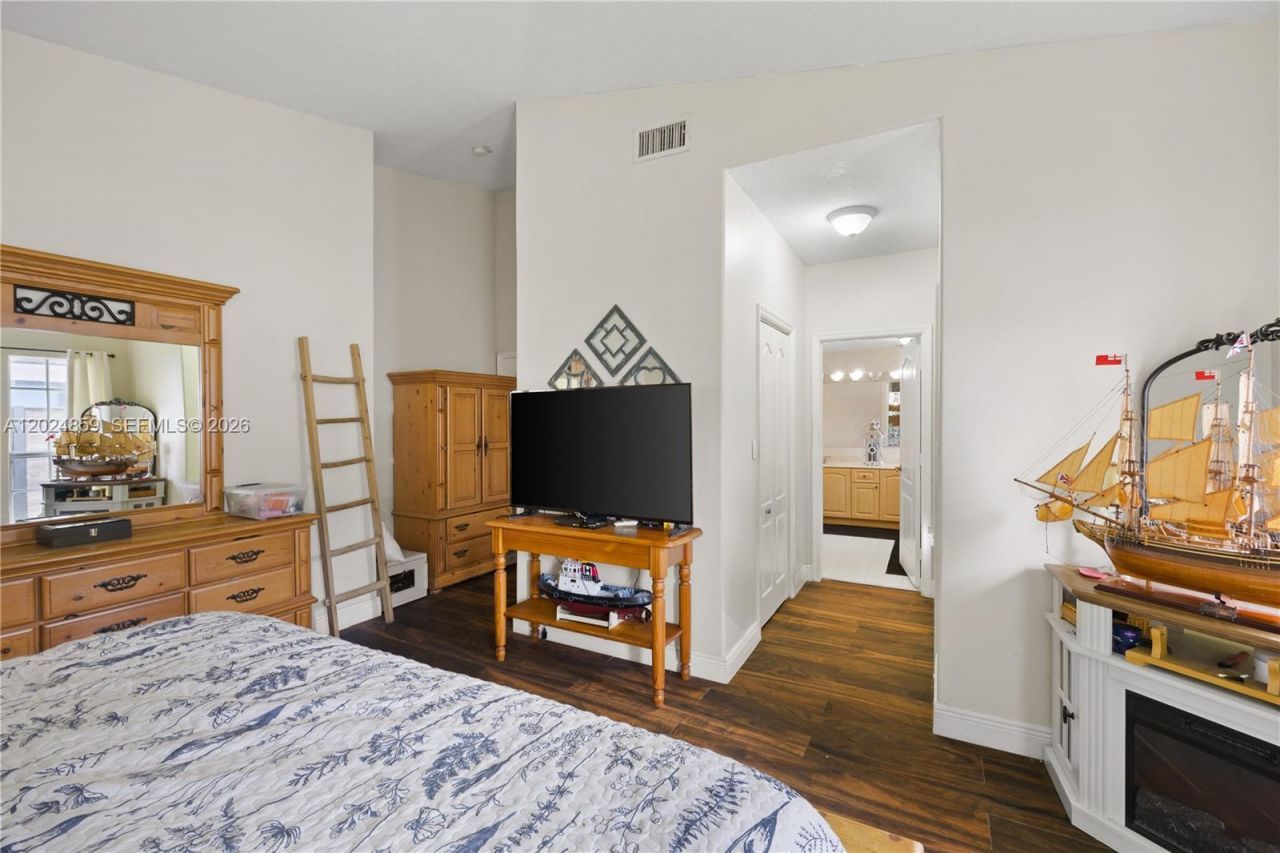 7831 NW 160th Ter, Miami Lakes, FL 33016 Photo
