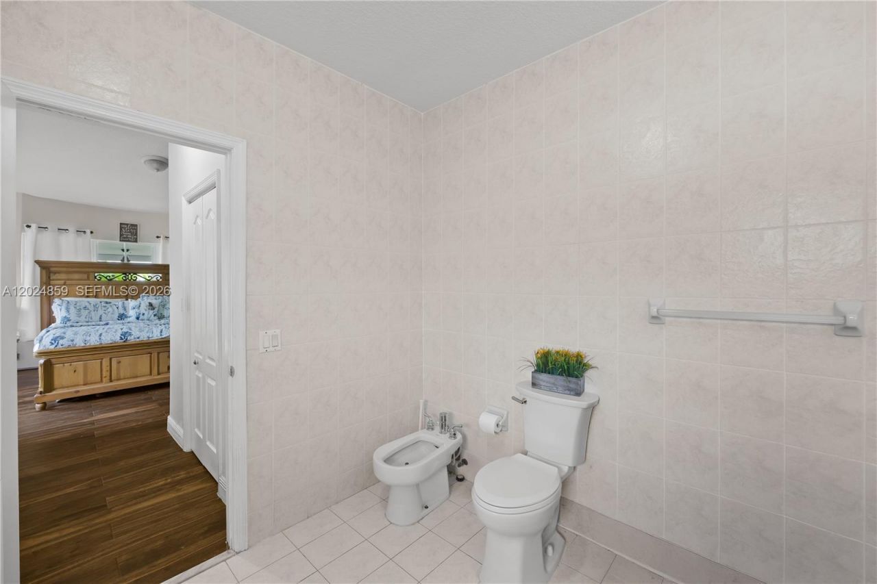 7831 NW 160th Ter, Miami Lakes, FL 33016 Photo