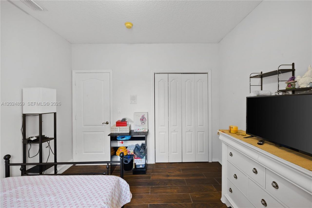 7831 NW 160th Ter, Miami Lakes, FL 33016 Photo