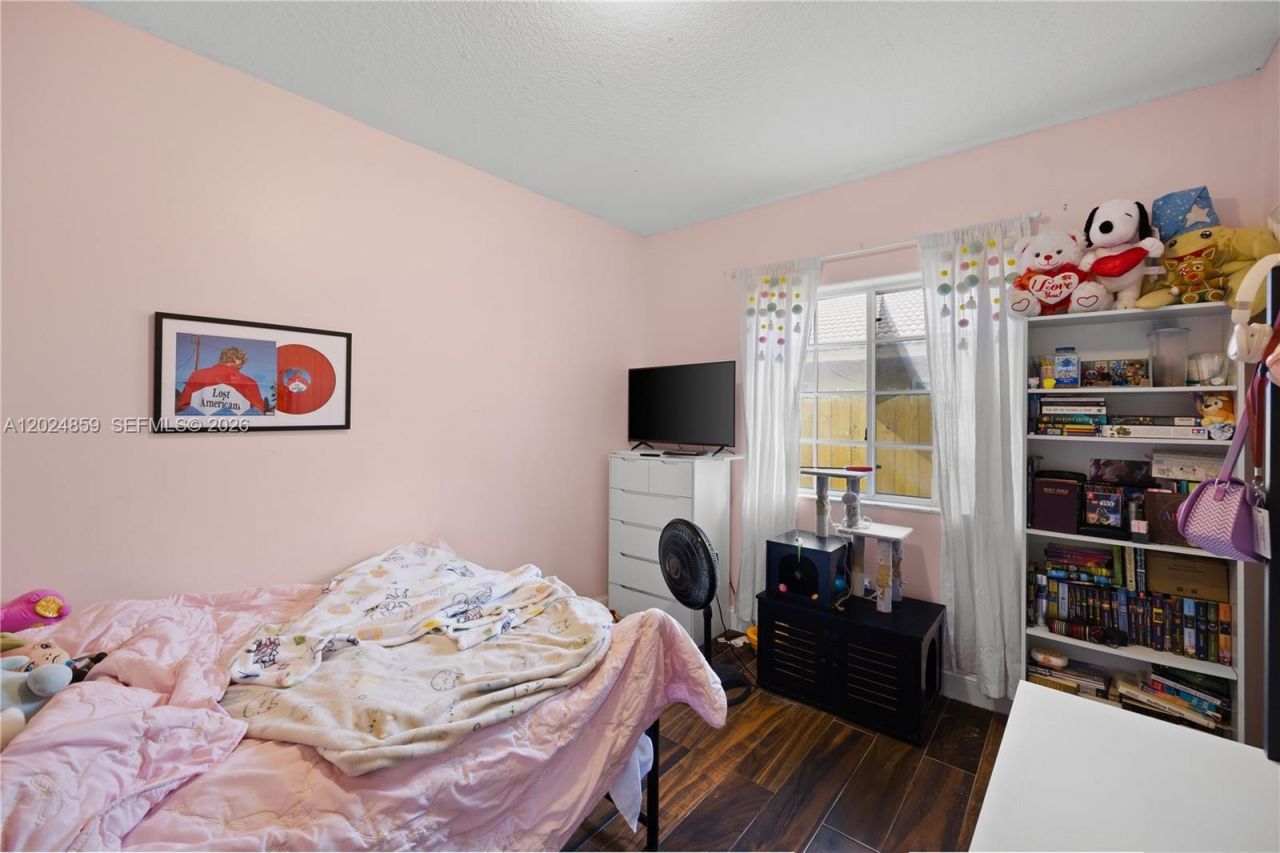7831 NW 160th Ter, Miami Lakes, FL 33016 Photo