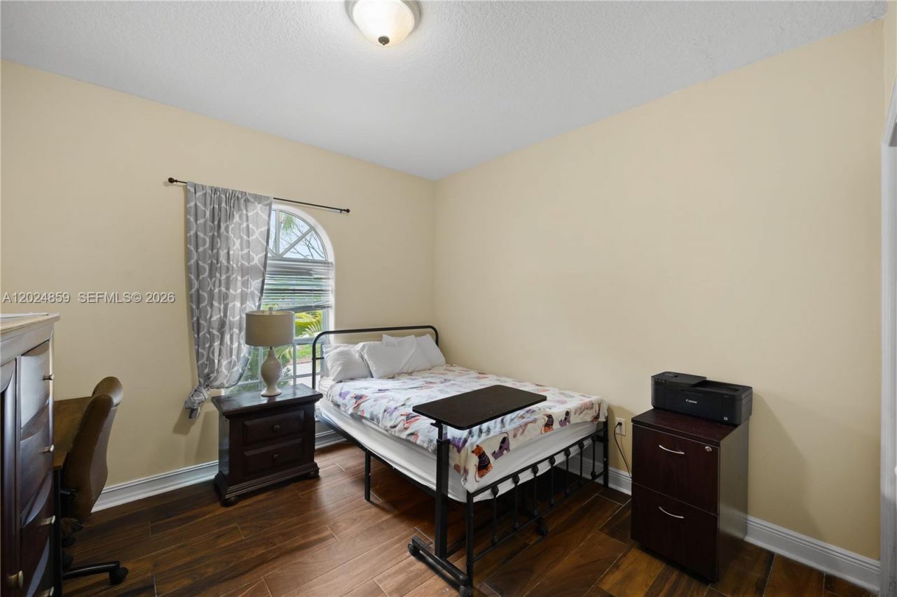 7831 NW 160th Ter, Miami Lakes, FL 33016 Photo