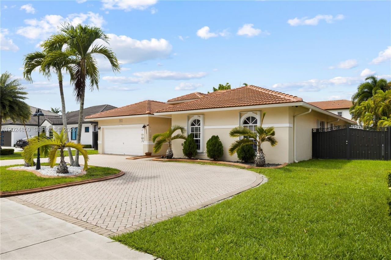 7831 NW 160th Ter, Miami Lakes, FL 33016 Photo