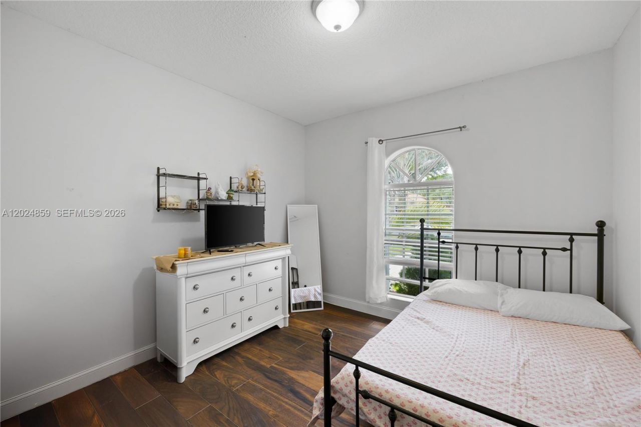 7831 NW 160th Ter, Miami Lakes, FL 33016 Photo