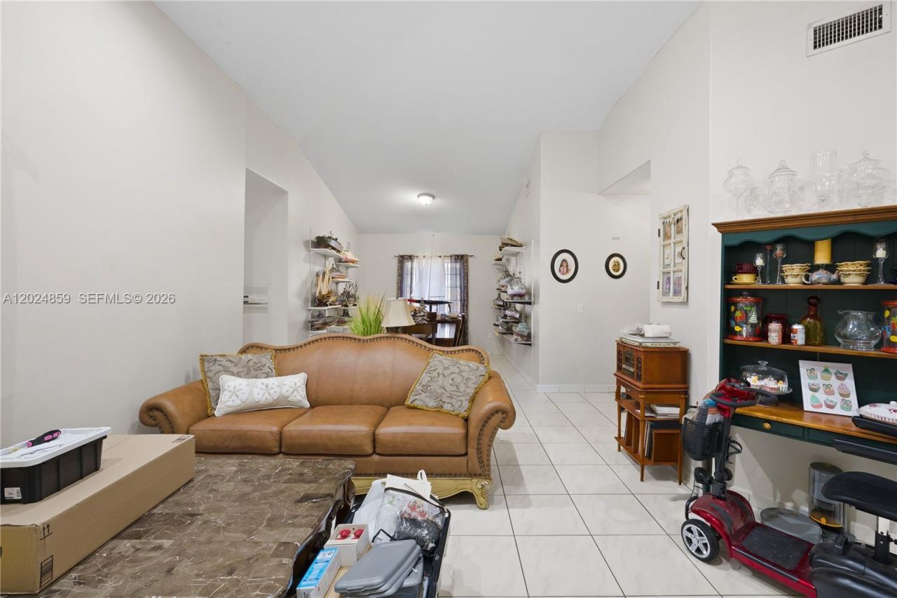 7831 NW 160th Ter, Miami Lakes, FL 33016 Photo