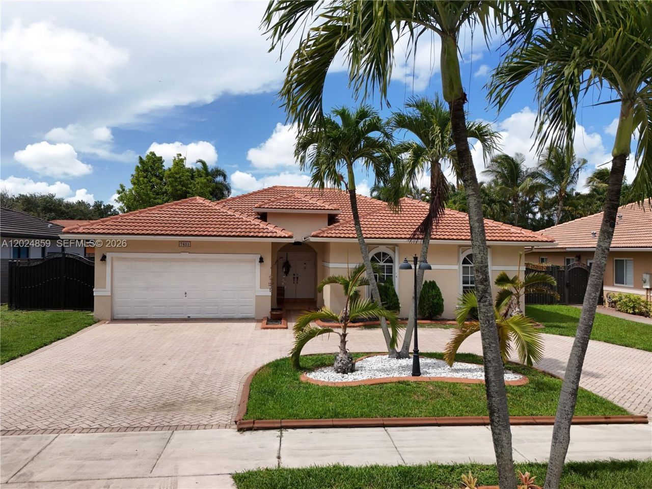 7831 NW 160th Ter, Miami Lakes, FL 33016 Photo