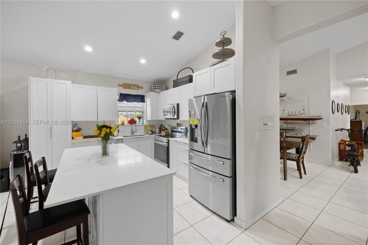 7831 NW 160th Ter, Miami Lakes, FL 33016 Photo