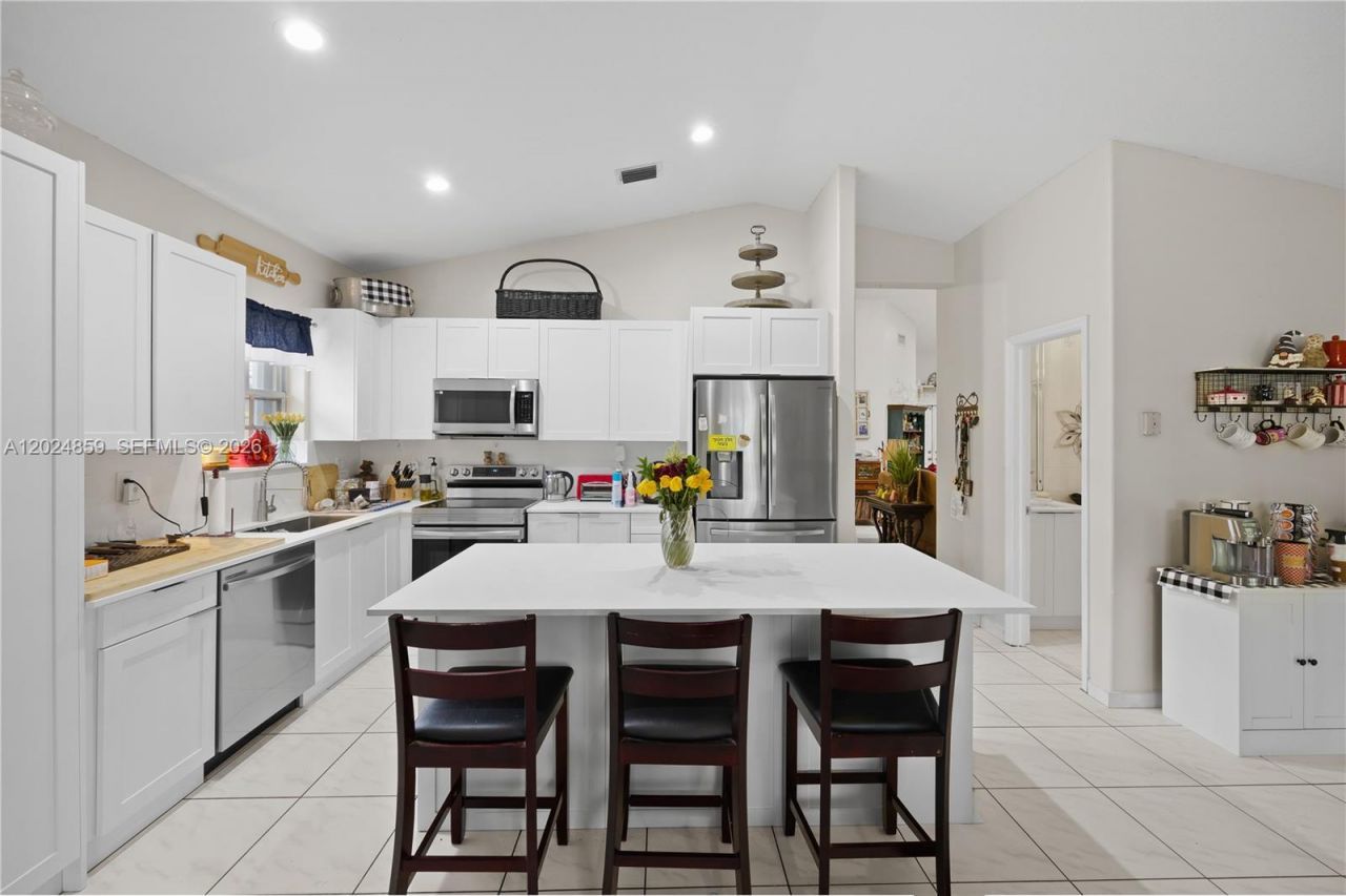 7831 NW 160th Ter, Miami Lakes, FL 33016 Photo