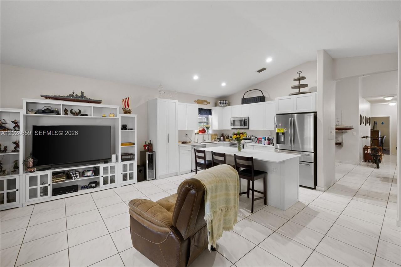 7831 NW 160th Ter, Miami Lakes, FL 33016 Photo