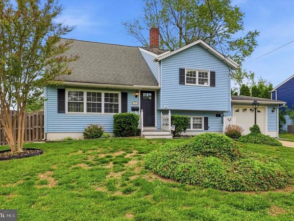 24 BARCLAY DRIVE, PENNSVILLE, NJ 08070