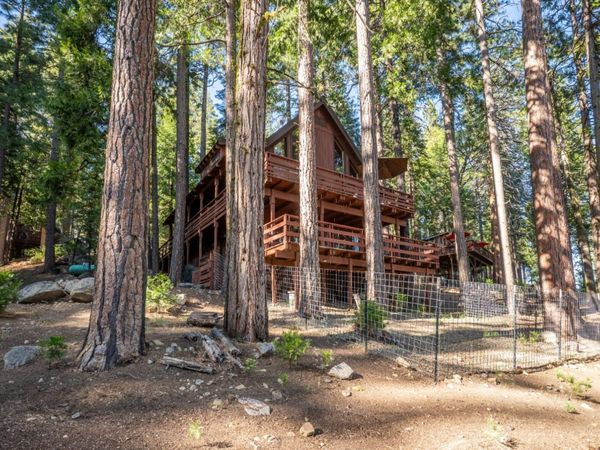 2177 Yana Ln, Dorrington, CA 95223