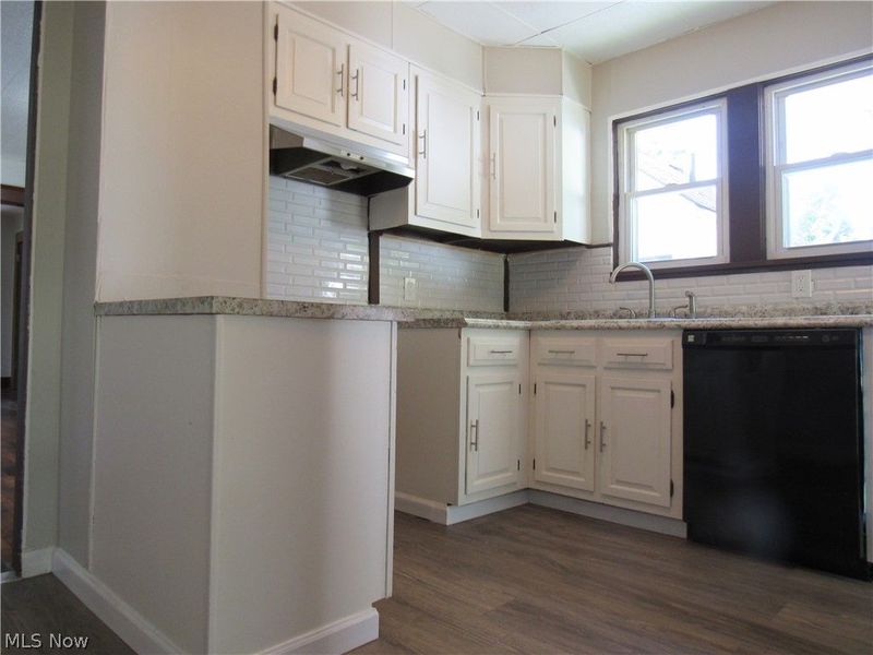 1056 Raymond Street NW, Warren, OH 44485 Photo 4