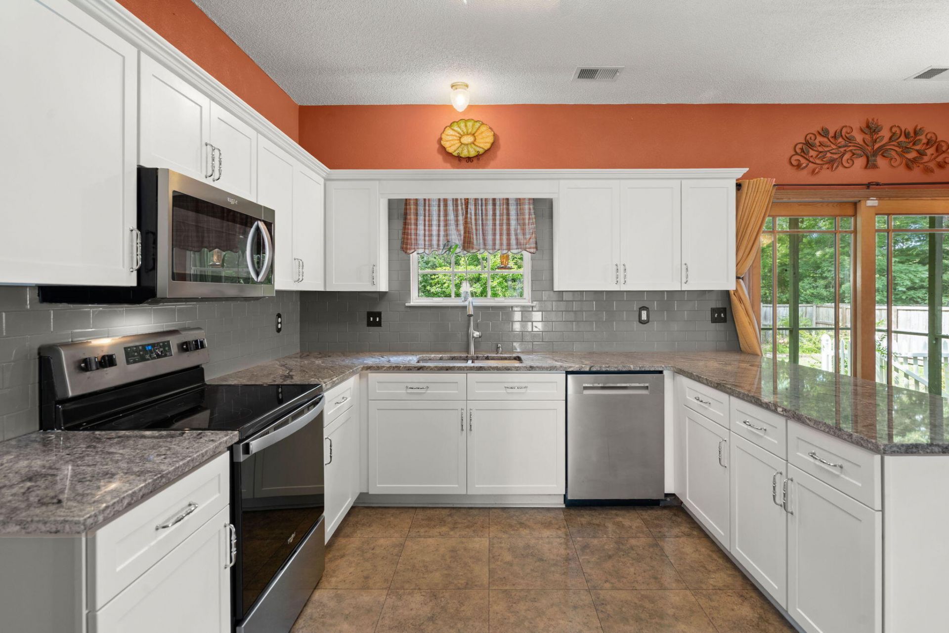 142 Adthan Circle Photo 11