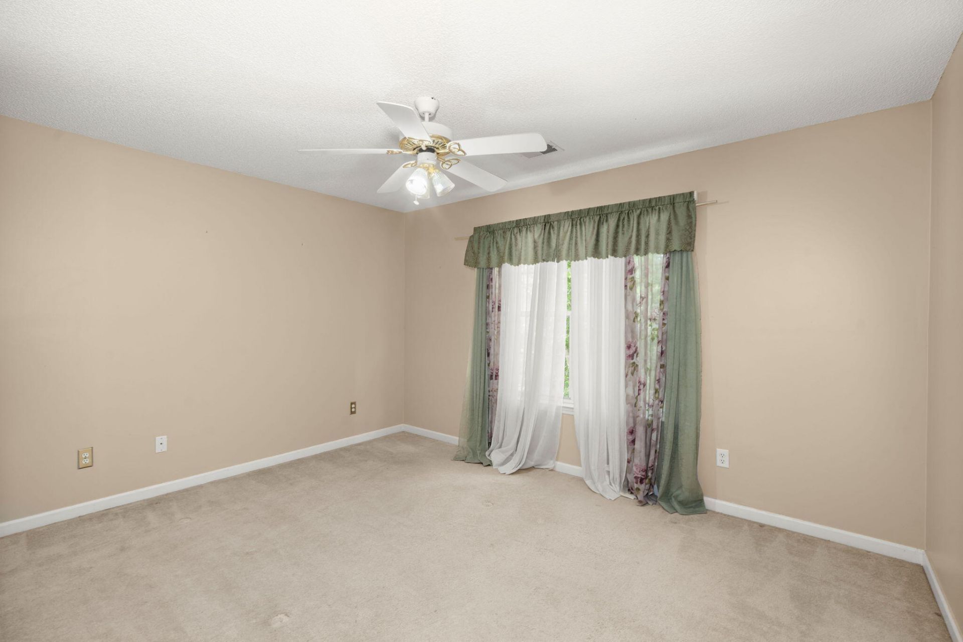 142 Adthan Circle Photo 22