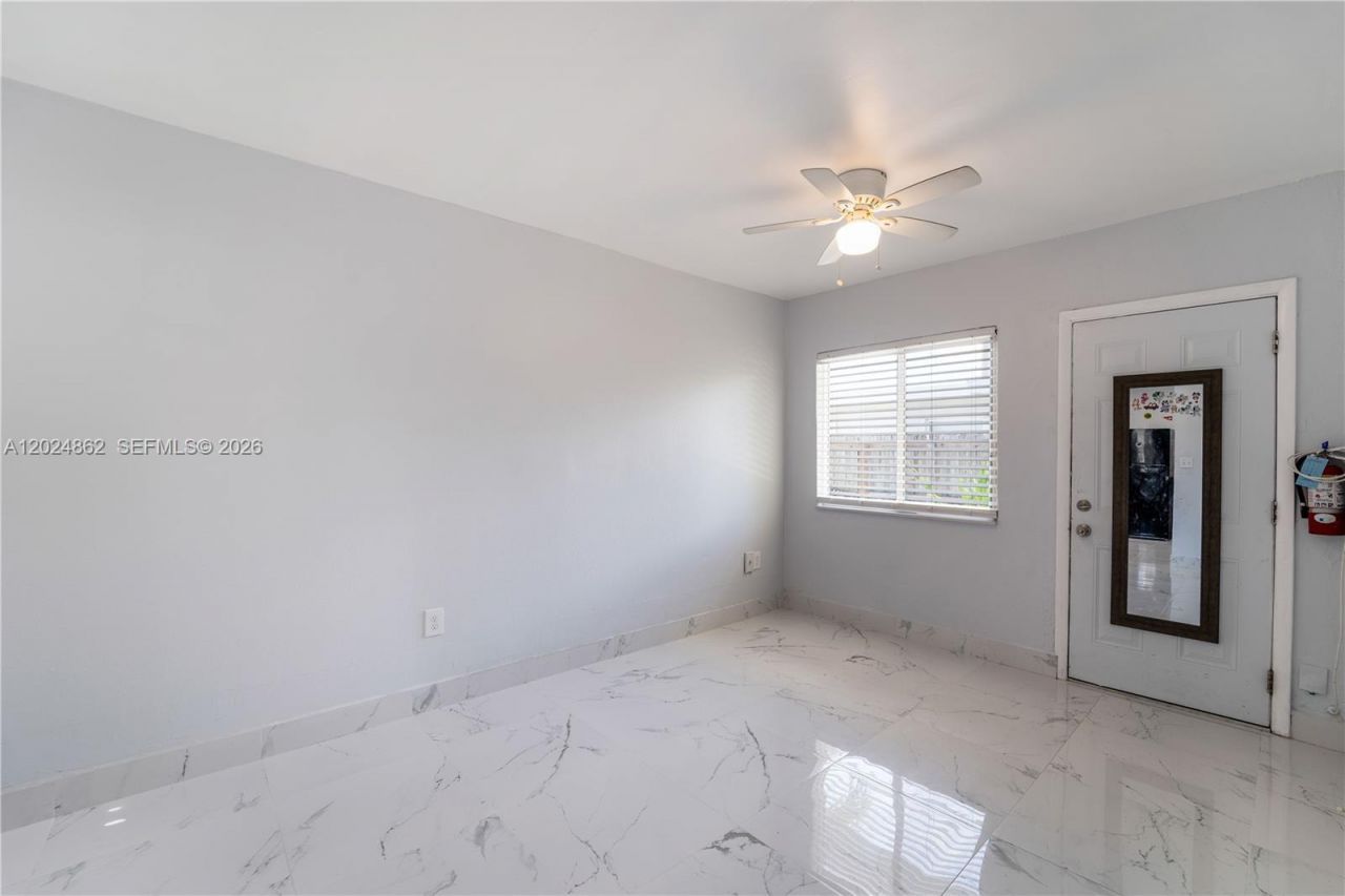 22300 SW 117th Ave, Unit 4, Miami, FL 33170 Photo