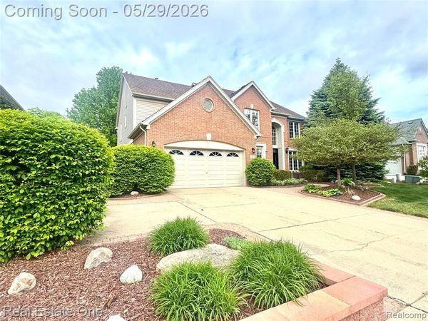 1215 Letica Drive, Rochester, MI 48307