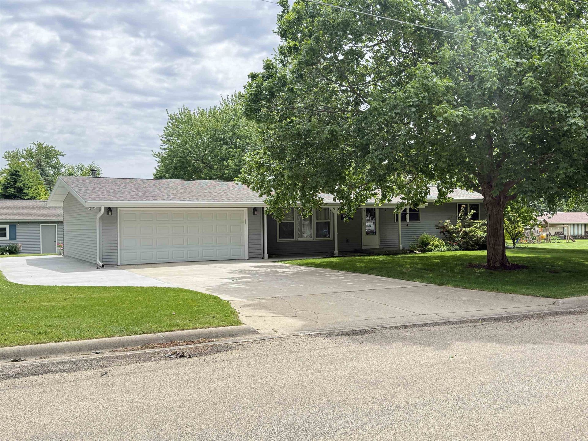 617 S Linn Street, Shannon, IL 61078 Main Photo