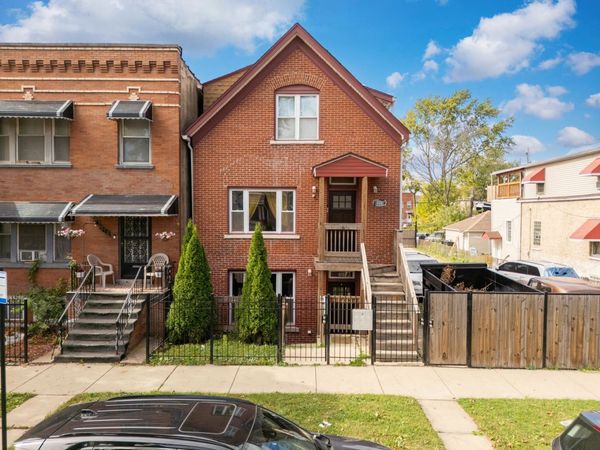 820 N Monticello Avenue , Chicago, IL 60651