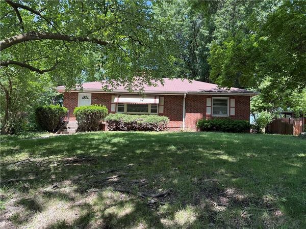 3407 Gene Field Road, St Joseph, MO 64506