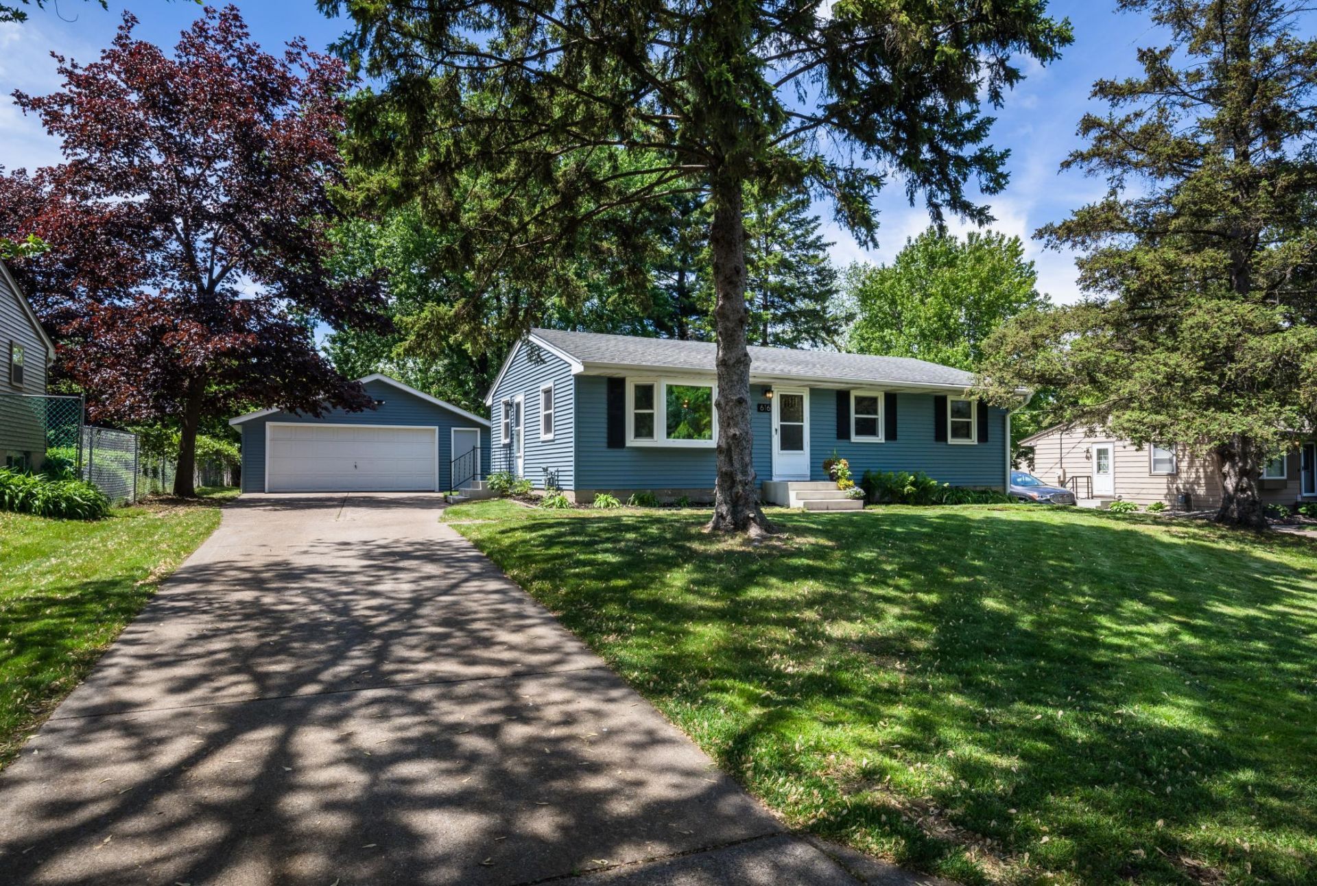 616 Esther Lane Woodbury, MN 55125